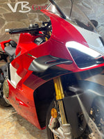 Moto sportiva Ducati Panigale V4 R rossa e bianca in vendita presso VB GROUP con dettagli in fibra di carbonio