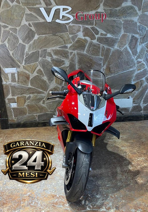 Moto sportiva Ducati Panigale V4 R rossa presso lo showroom VB GROUP con garanzia di 24 mesi