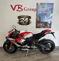 Moto sportiva Ducati Panigale V4 Tricolore presso VB GROUP, livrea bianca rossa e nera, vista laterale