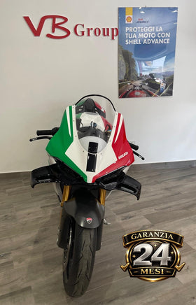 Moto sportiva Ducati Panigale V4 Tricolore presso VB GROUP, vista frontale con livrea tricolore italiana