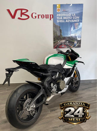 Moto sportiva Ducati Panigale V4 Tricolore usata presso VB GROUP con livrea bianca, rossa e verde