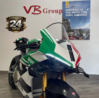Moto sportiva Ducati Panigale V4 Tricolore presso VB GROUP con livrea bianca, rossa e verde e dettagli in carbonio