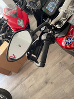 Dettaglio del manubrio e cruscotto digitale della moto MV Agusta Turismo Veloce Lusso in vendita presso VB GROUP