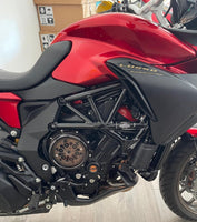 Moto MV Agusta Turismo Veloce Lusso rossa in vendita presso VB GROUP, vista laterale del motore e telaio.