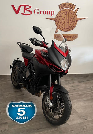 Moto MV Agusta Turismo Veloce Lusso km 0 di colore rosso e nero in vendita presso VB GROUP con garanzia 5 anni