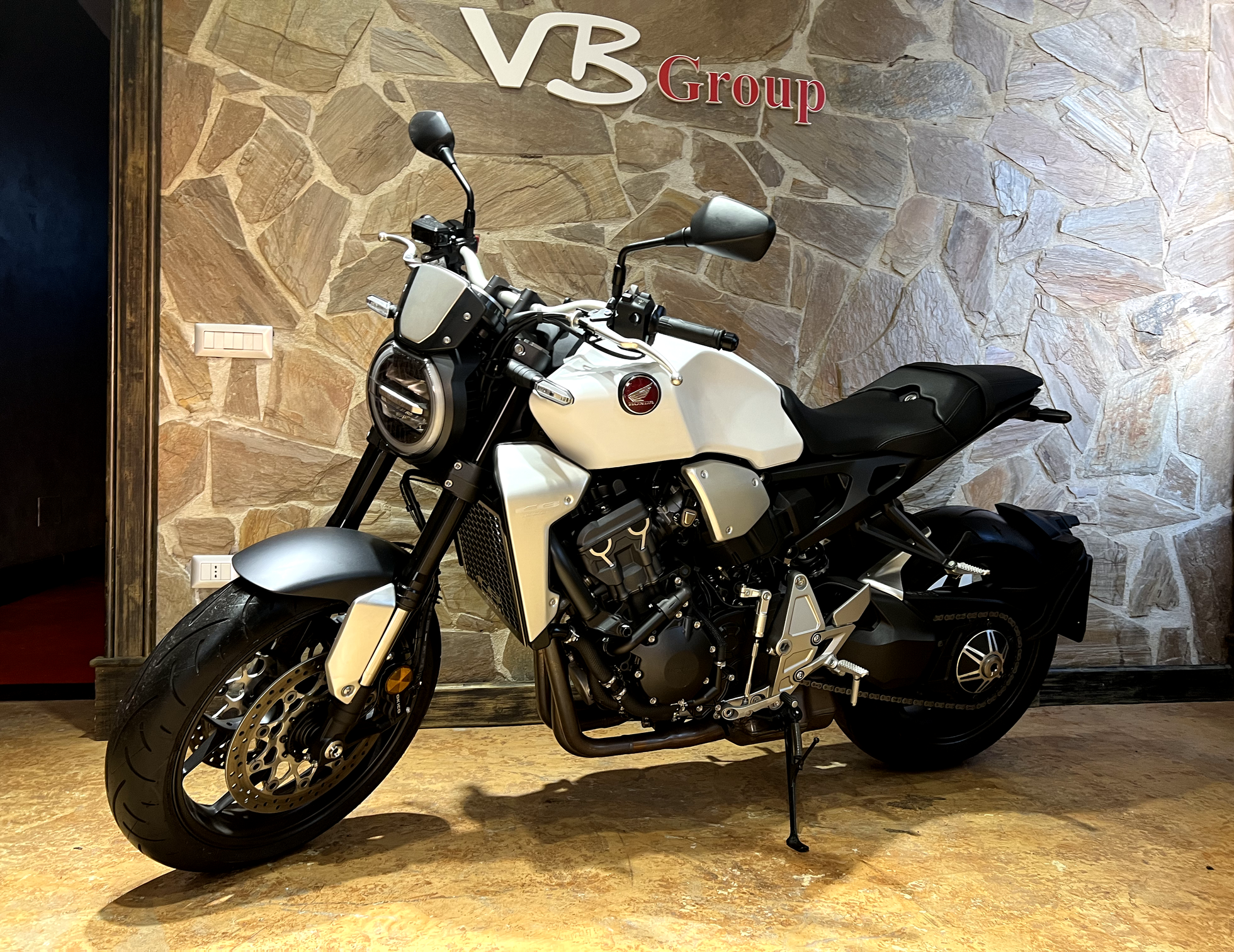 Honda cb 1000 tricolor 2025